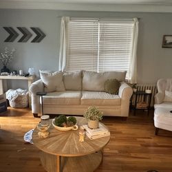 Living room set 2 sofas and a chair 6 month use
