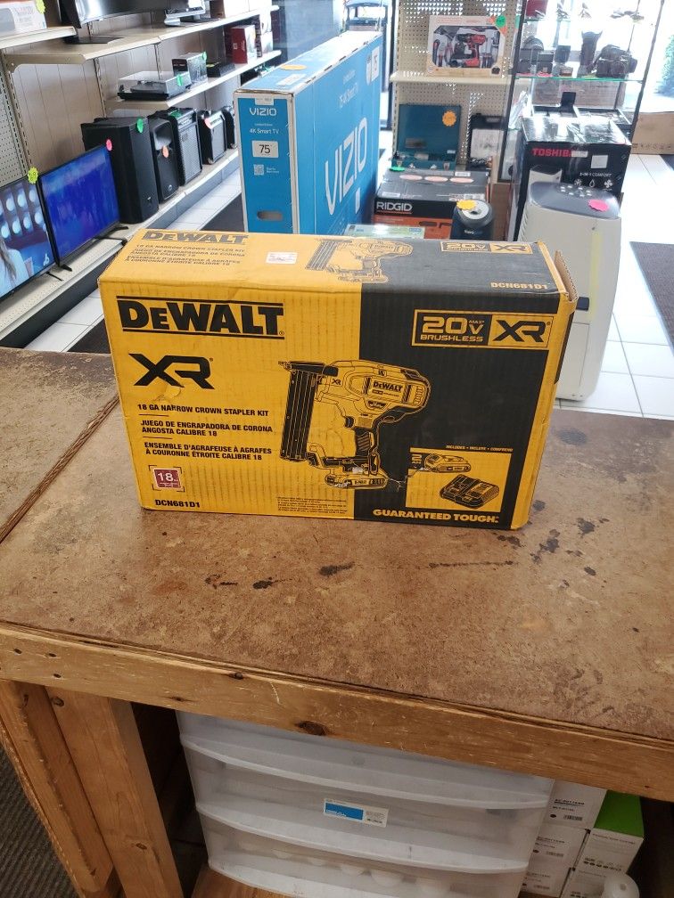 Dewalt 20v Max XR 18GA Cordless Narrow Crown Stapler Kit