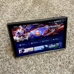 Lenovo Legion Go Gaming handheld tablet 16gb ram 1TB SSD Tablet only, controllers not included. Excellent condition with case. Comes with charger and 