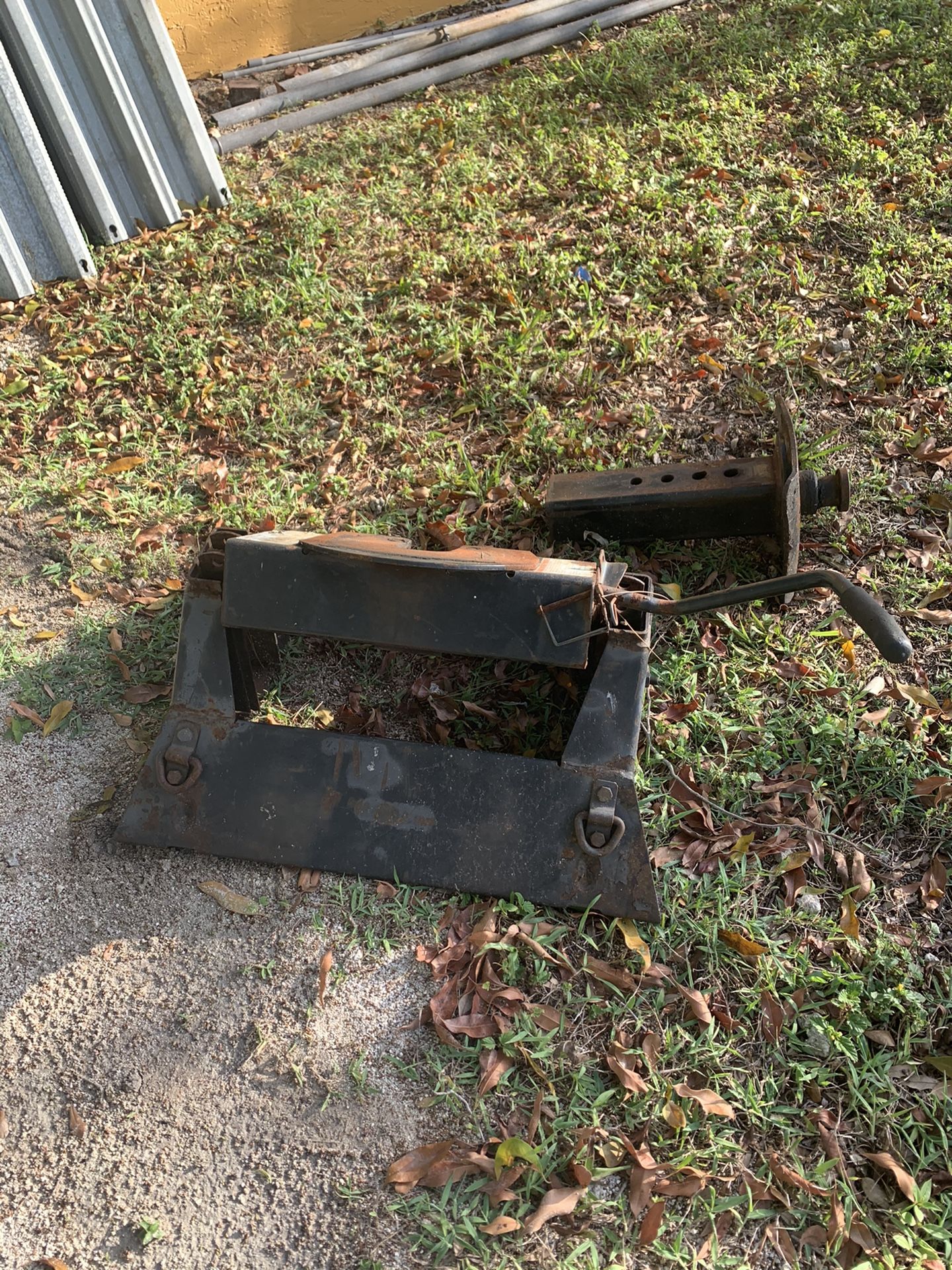 fifth wheel for a pick up truck.