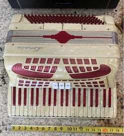 *TRADE?  Vintage *FEDERFISA SONATA* Accordion - Nice!