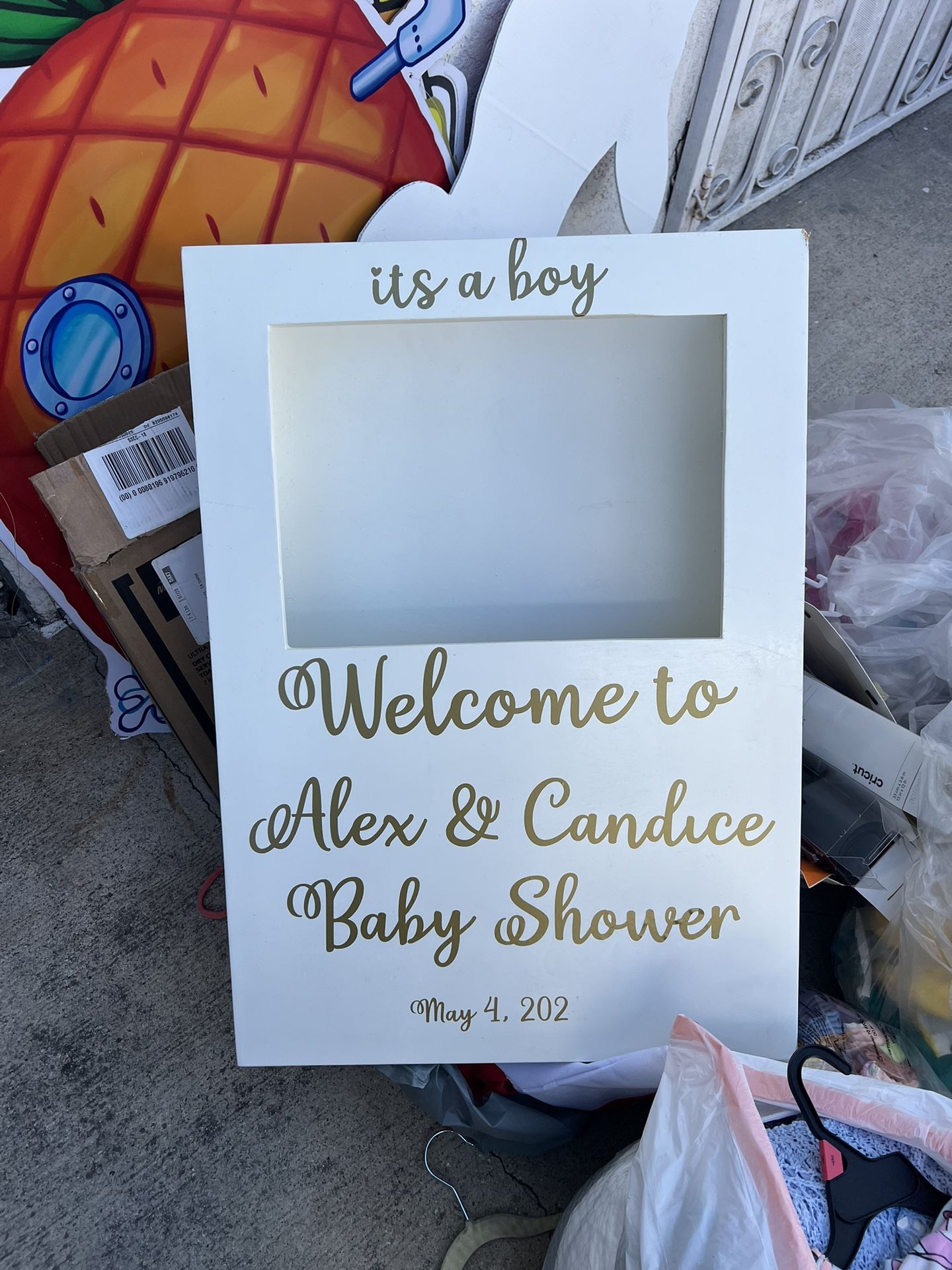 flower box welcome sign