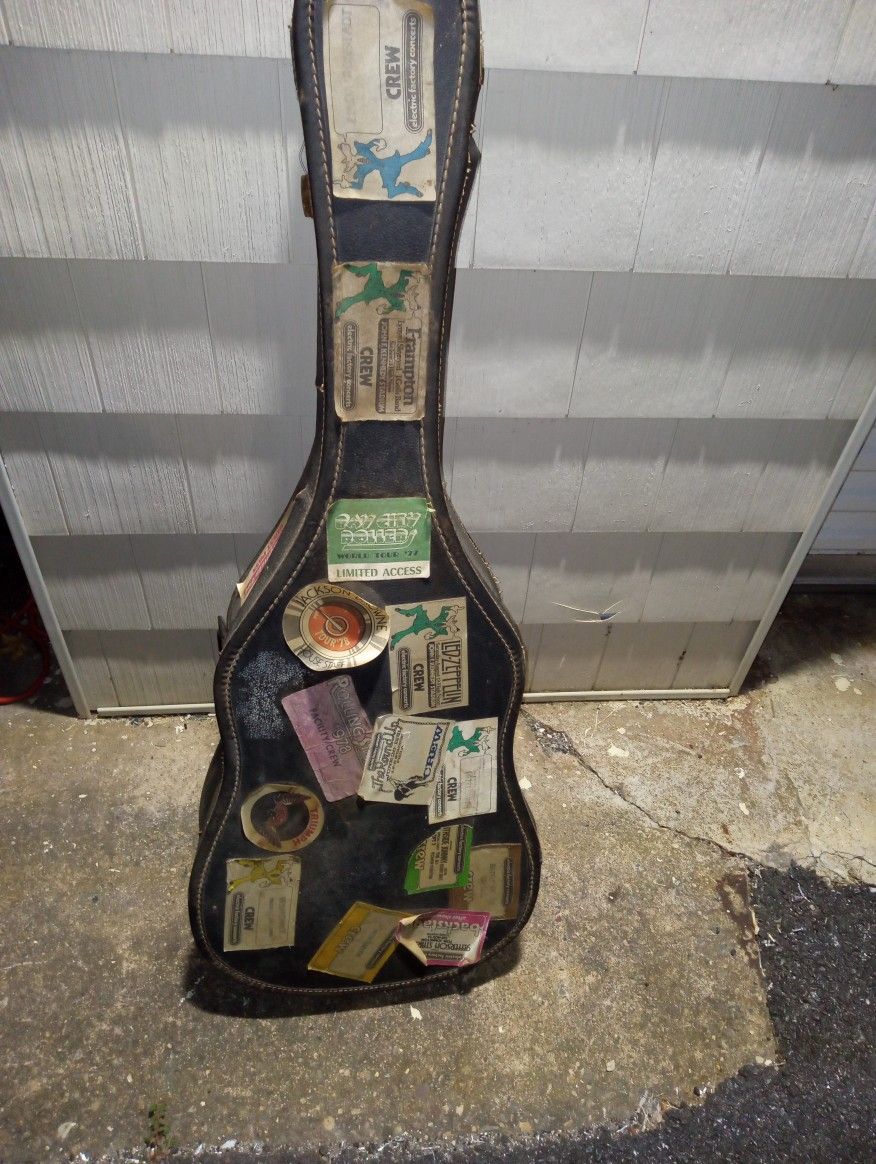 Unique Guitar Case With Broken Guitar Inside Make Offer