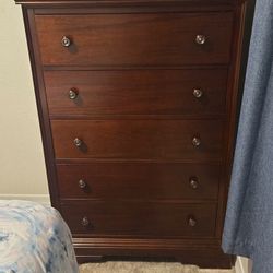 5 Drawer Dresser With Hiden Mirror And Velvet Lined Space For Jewelery 