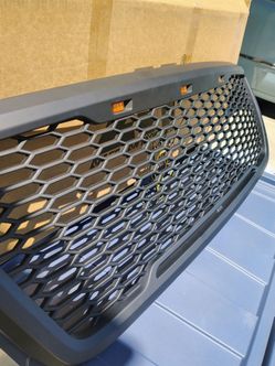 BRAND NEW!! 2006 Ford F150 custom grille with lights