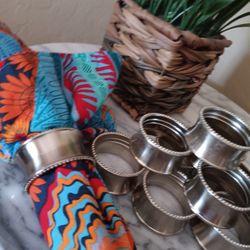 Set of 12 Beaded Brushed Nickle Napkin Rings. Beautiful Condition 