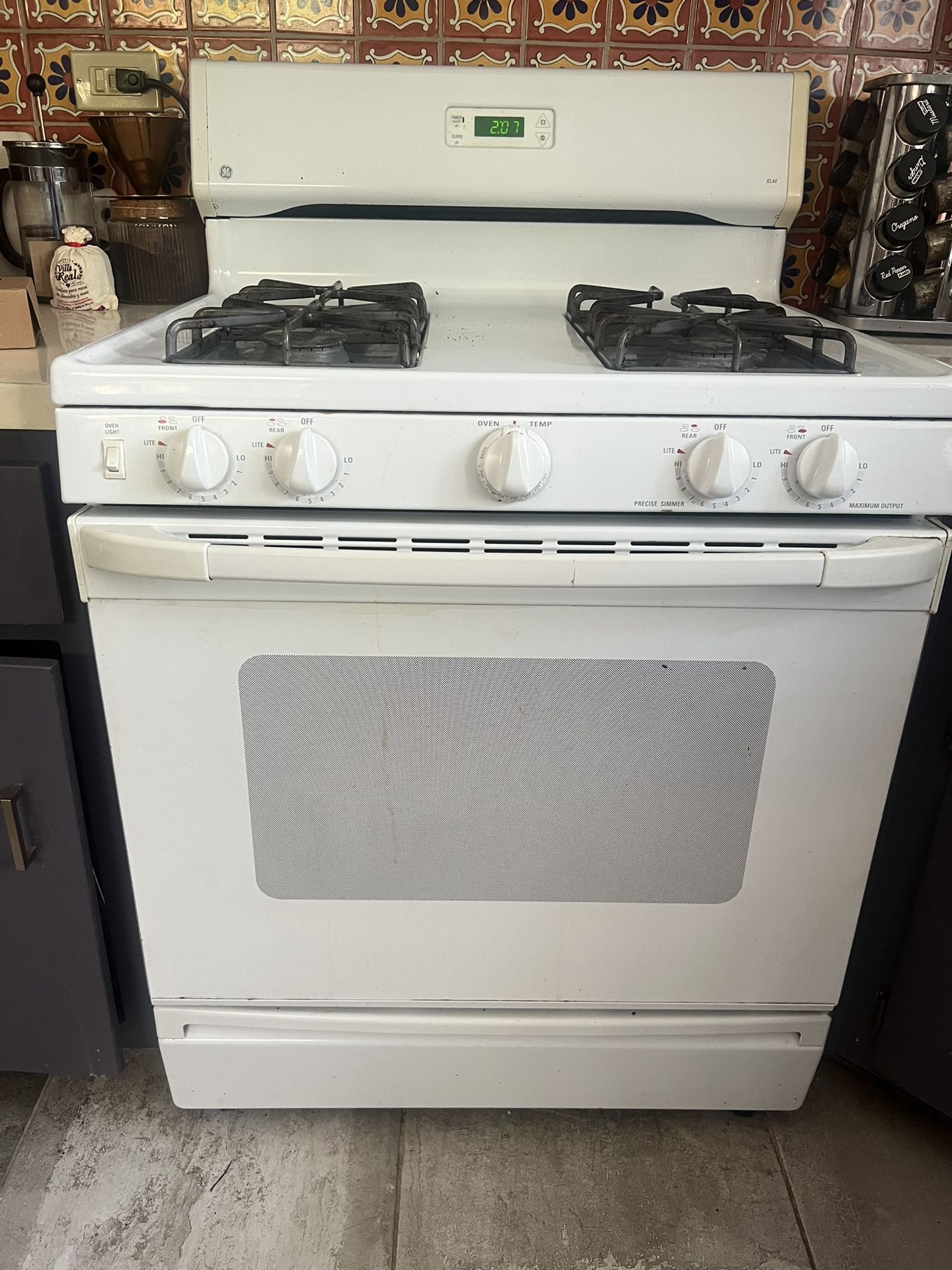 Whirlpool XL44 Gas Stove – Used, Good Condition!
