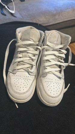Tenis NIKE  uso normal $10. Size 4.5Y