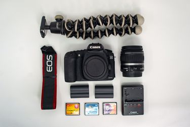 Canon EOS 20D Digital Camera with 18-55mm Kit Lens Bundle
