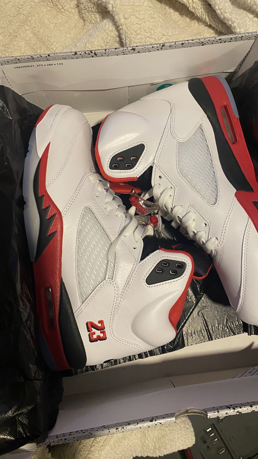 Air Jordan 5 Fire Reds 