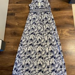 Brand new woman’s Max Studio brand white and navy blue colored palm print maxi dress up for sale 