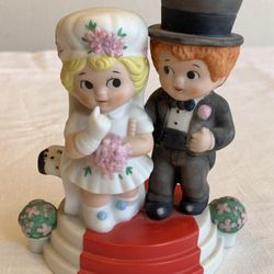 Vintage 1982 Sigma The Tastesetter Towle Company Bells are Ringing Bride and Groom Figurine