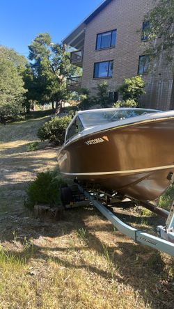 Free boat possibly owned by Liberace