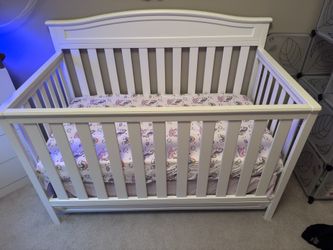 Great Condition Baby Crib With Brand New Mattress