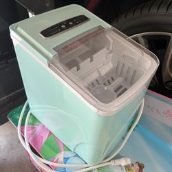 Insignia Bullet Ice Maker