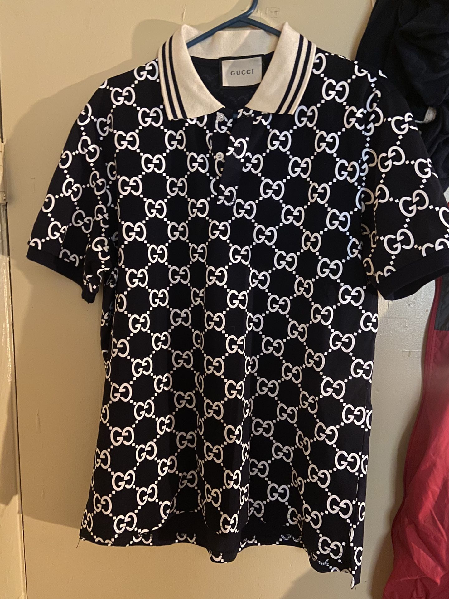 Gucci shirt size large ( ITS DARK NAVY BLUE NOT BLACK )