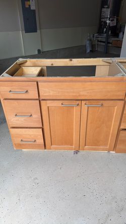 3 bathroom cabinets in perfect condition $200 for 3