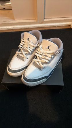 Jordan threes size 3