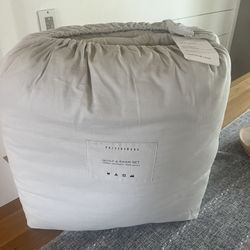 NEW Pottery Barn Twin Bedding Set-