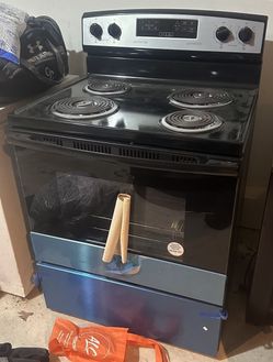 Brand NEW Electric Stove Never Used $600 In The store Selling For $300