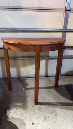 Cute entry way table