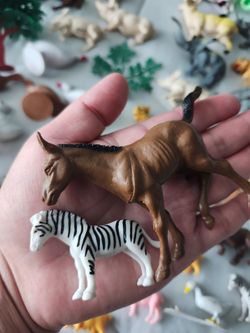 ✅️ Kids 55pc Animals/ Greenery Toys• 3 Different Size Figures• Great Condition• $10firm