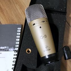 Condensor Microphone. (Behringer C3)