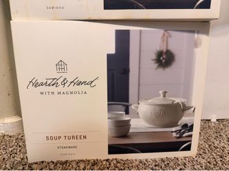 Soup tureen