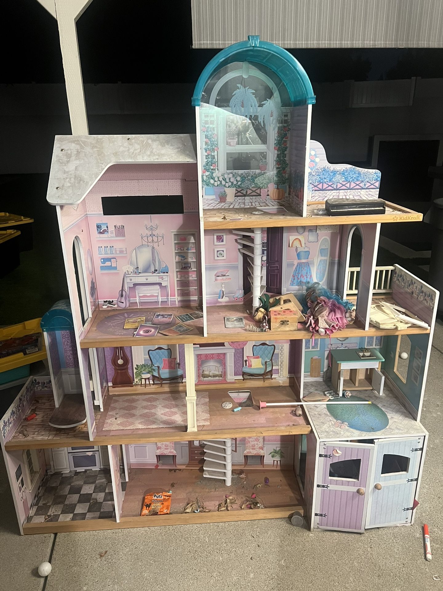 Doll House 