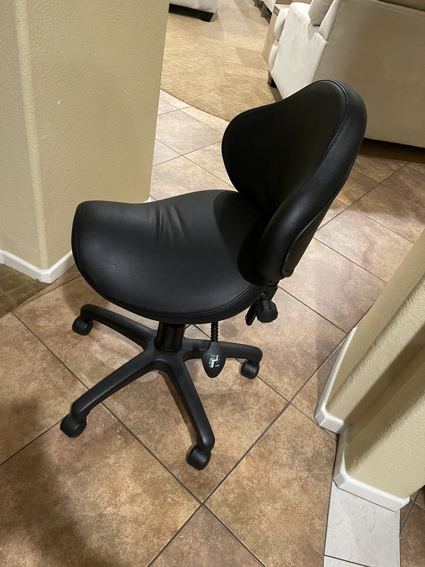 Saddle Stool For Salon / Aesthetician