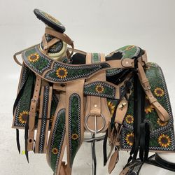 Montura Charra Bordada Con Cantinas Cuadradas