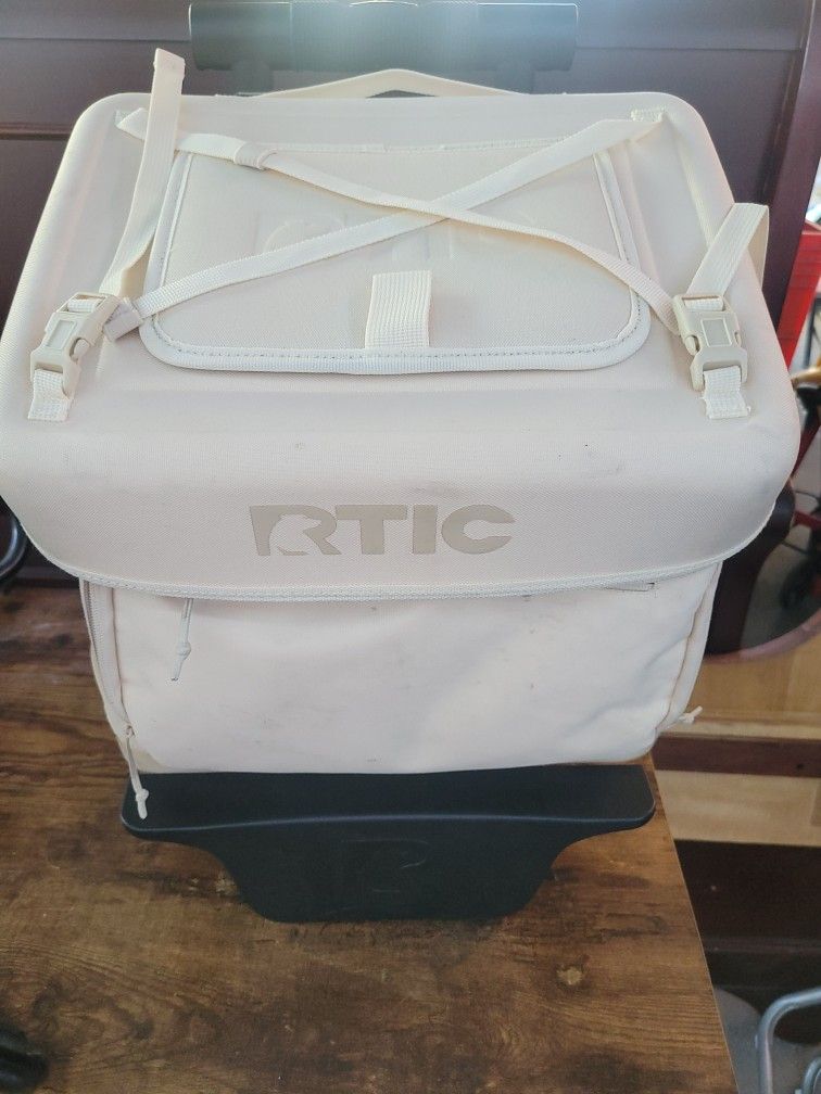 RTIC Expandable Insulsted Cooler
