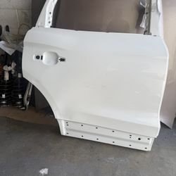 2016-2018 Lincoln MKX  Rear Right Door Oem 