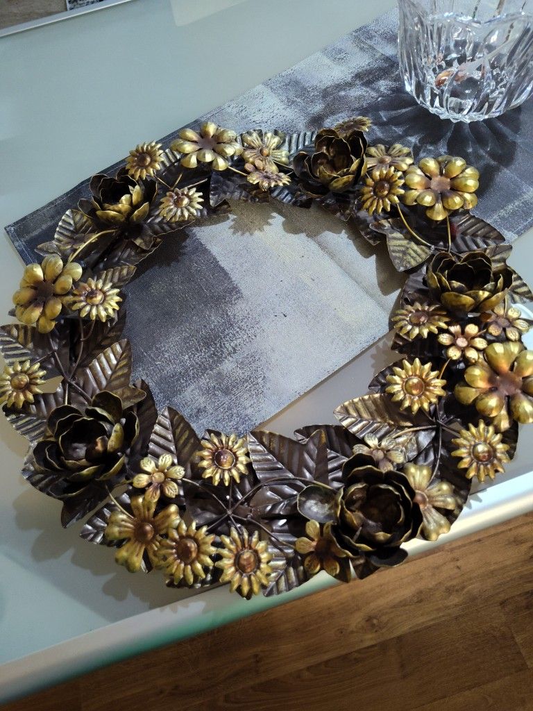 $25 - Unique Metal Wreath Made Entirely Out Of Metal