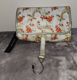 Tahari hanging travel cosmetic case