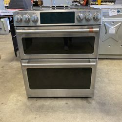 CAFÉ SMART Radiant and Convention Double Oven Range(Missing Plug)