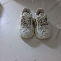 Tennis Shoes De niña Size 5 
