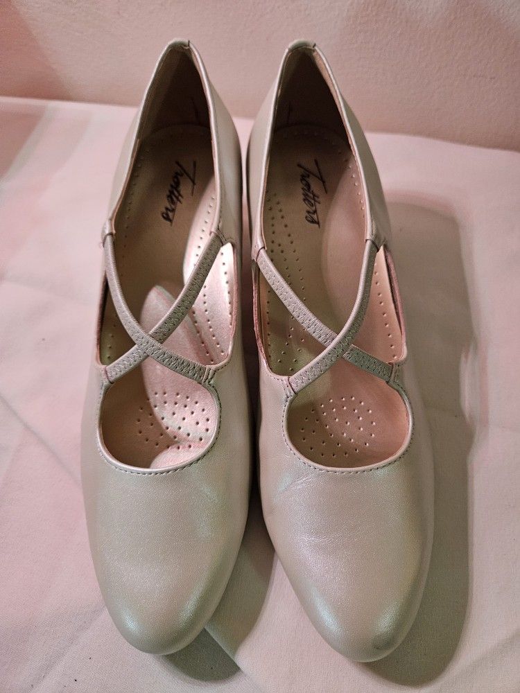 Trotters Jamie Women's Heels