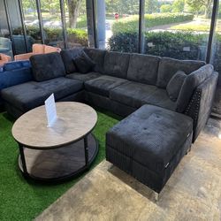 Sectional With Ottoman And Coffee Table / Seccional Con Otomana Y Mesa De Centro