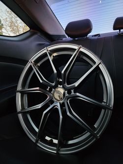 18" XXR Gun Metal Rims (FULL SET IN GREAT CONDITION)
