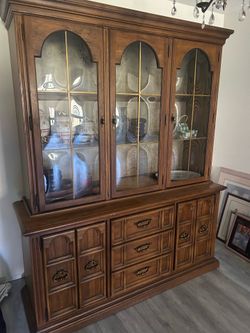 Vintage 1971 Broyhill Lighted China Cabinet / 2-Piece Hutch