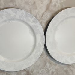 Set of white Decorative Charger Plates 6 pcs