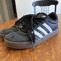 Big Kids Size 6 Casual Black Adidas Shoes Like New 