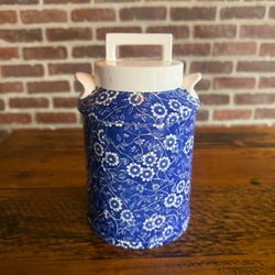 Vintage Colonial Calico Jar 💙🌸
