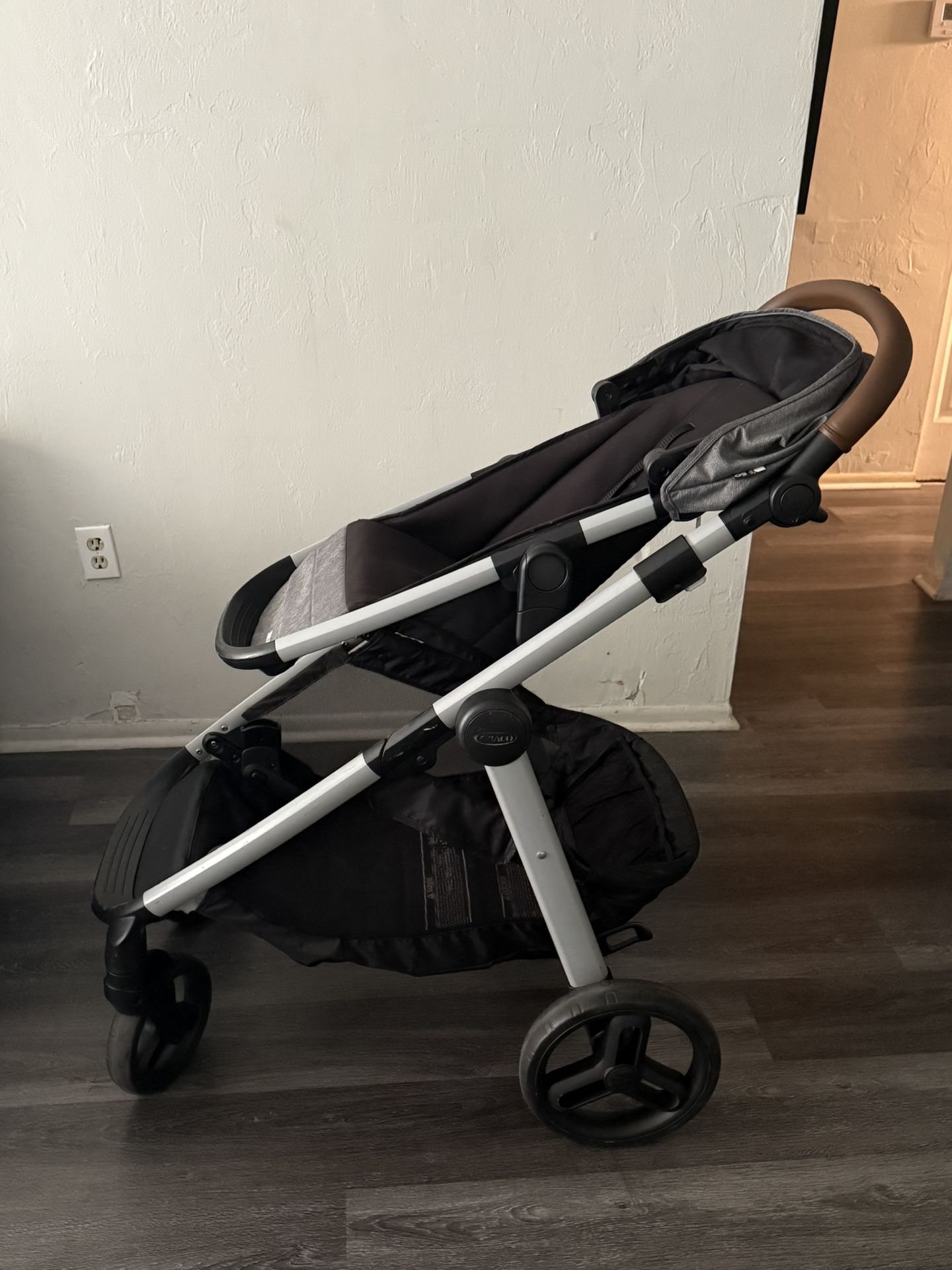 Graco stroller + infant car-seat travel system — One-and-done solution for car ↔ stroller. • Easily clips the infant car seat into the stroller frame 