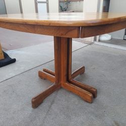 Solid Oak Dining Table With 6 Oak Chairs