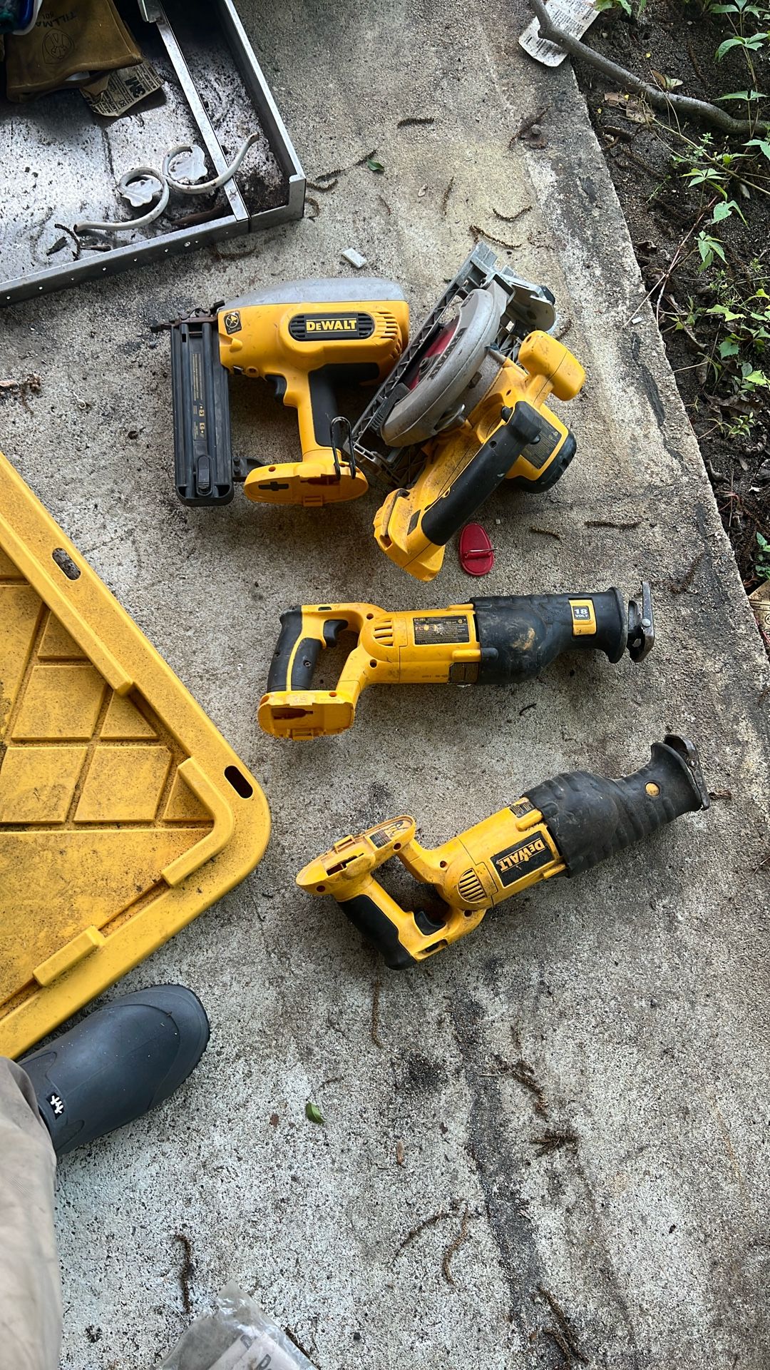 18v dewalt tools no batteries!