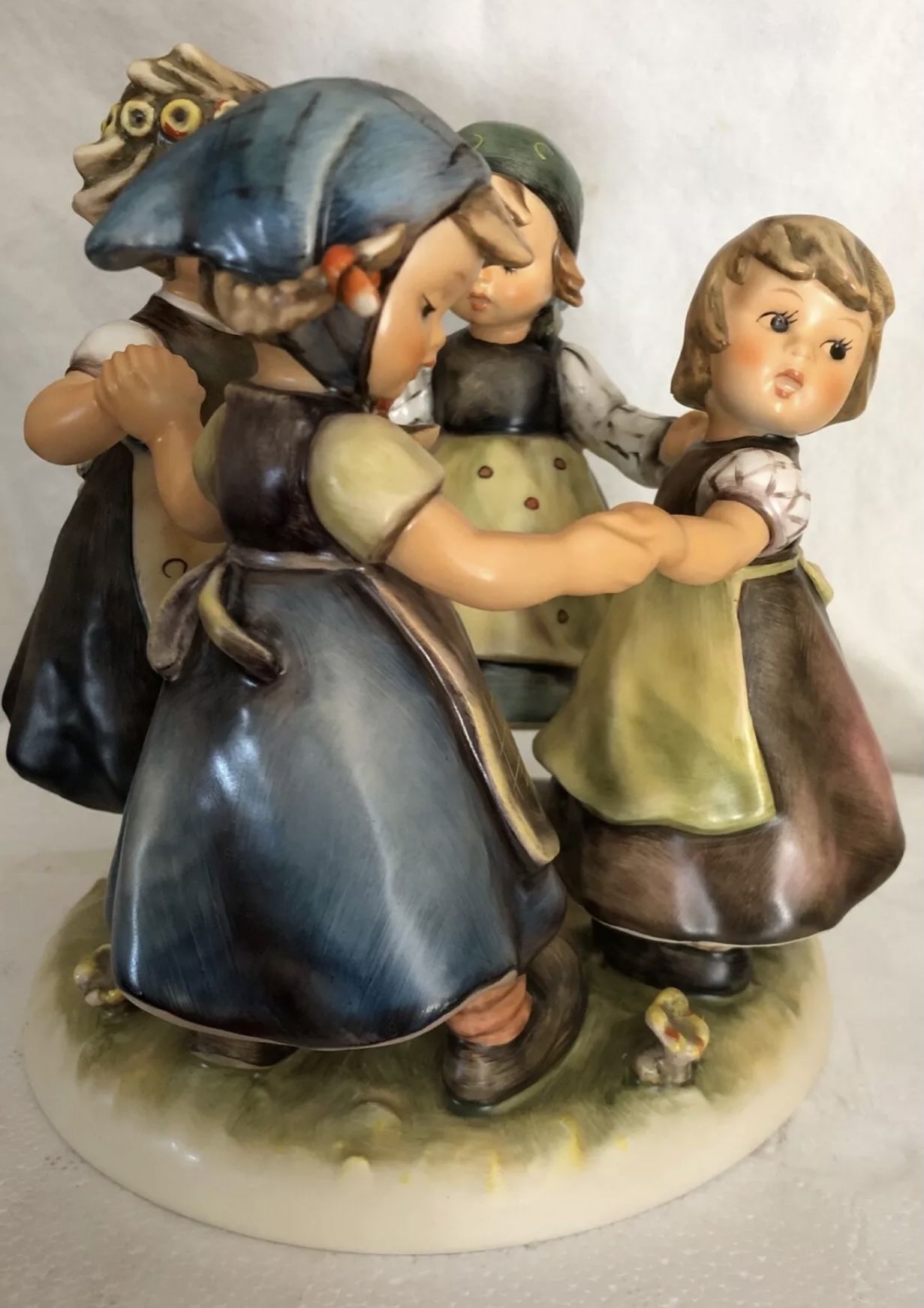 Hummel 7" "Ring Around The Rosie" Figurine #348 CONDITION! Verry Good Cast in 1957!