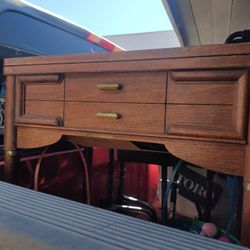 Singer Sewing machine In Cabinet