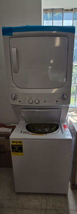 Ge 27in Stackable Washer And Electric Dryer New Scratch And Dent